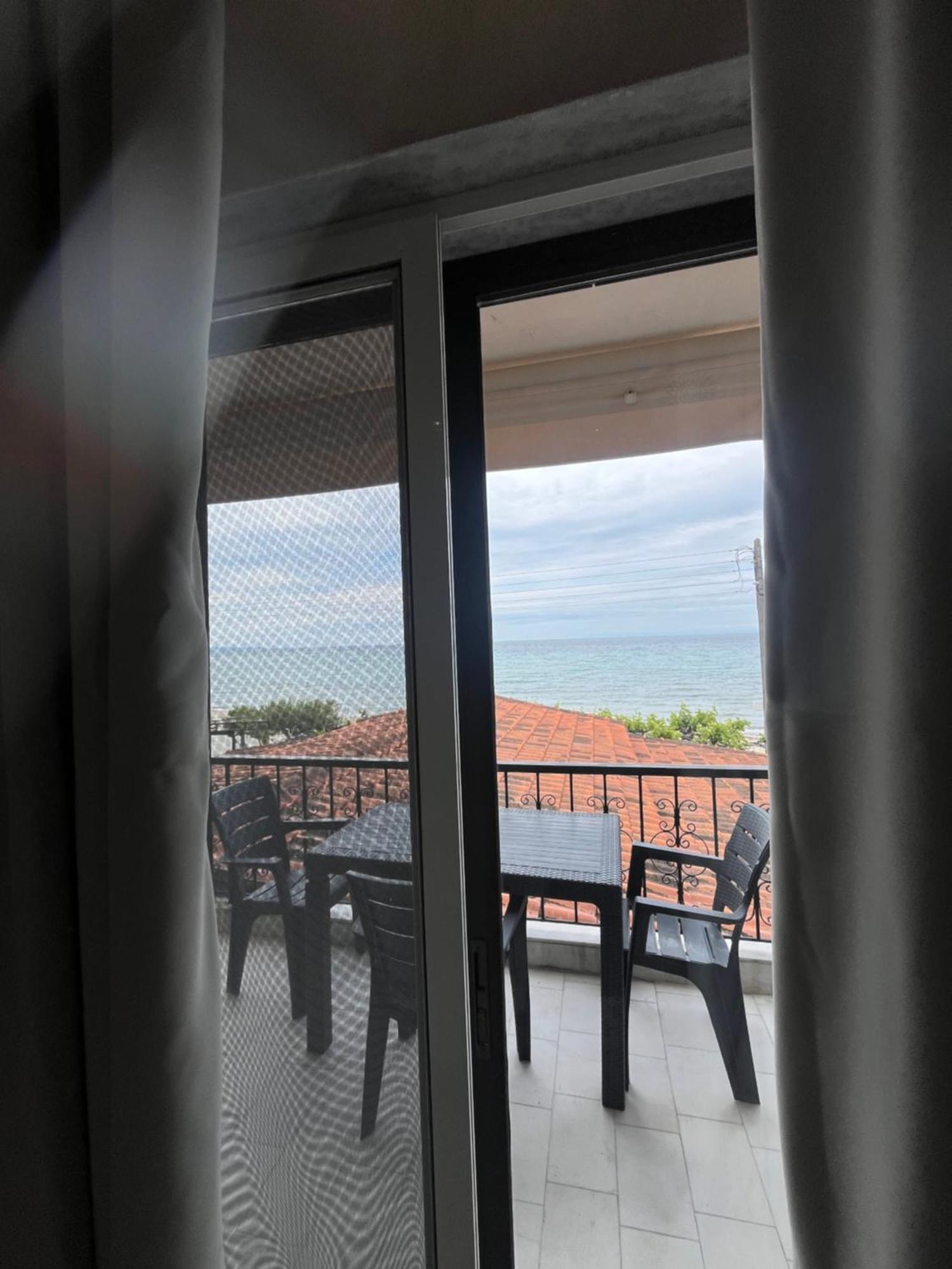 Okkio Sea View Apartment Vergia Екстериор снимка