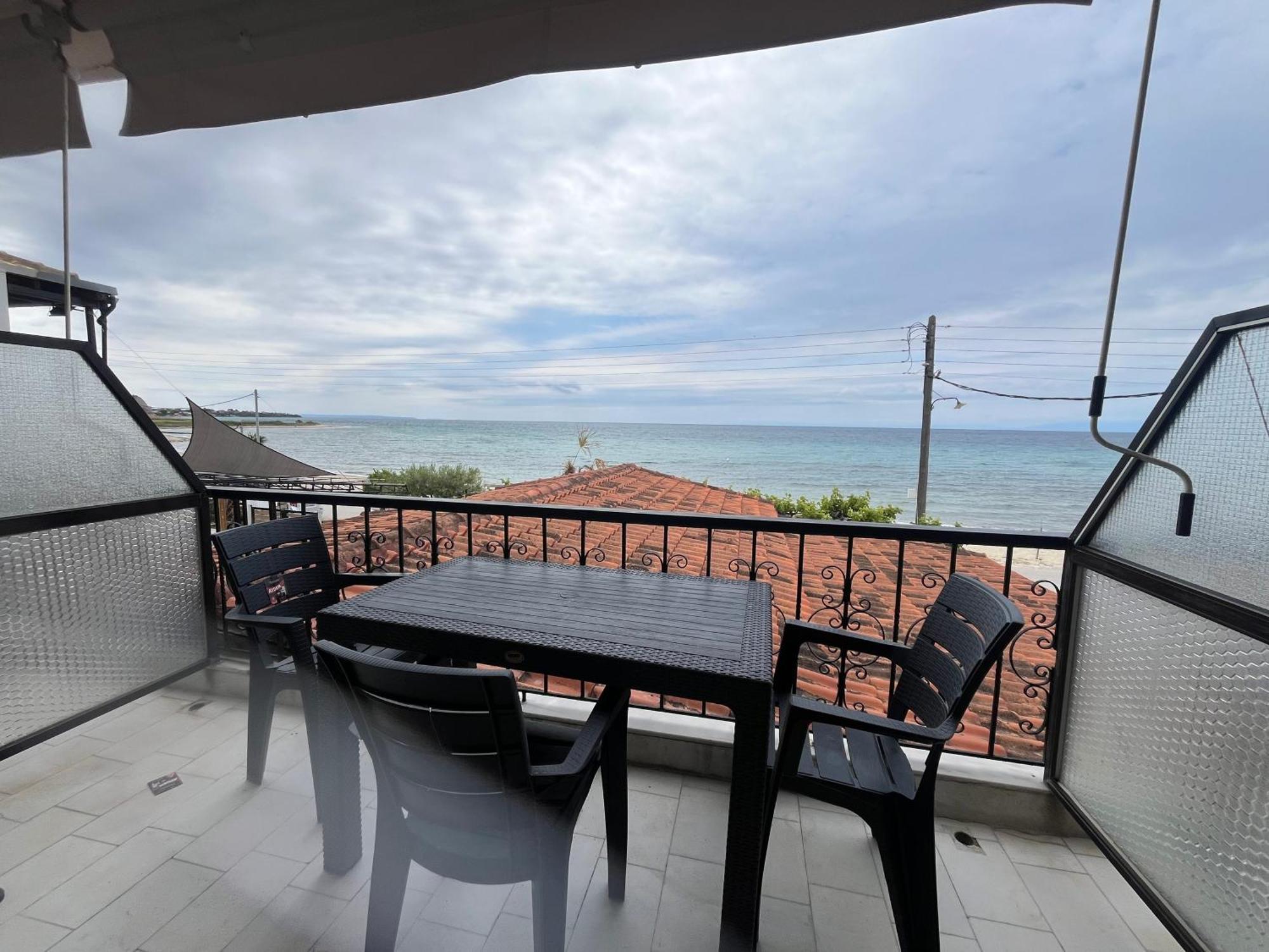 Okkio Sea View Apartment Vergia Екстериор снимка